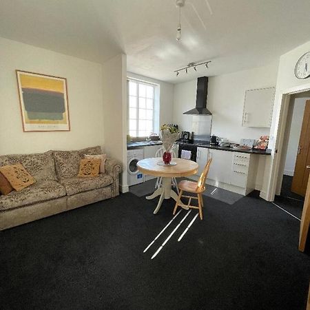 2 Bedroom Apartment In Киддерминстер Экстерьер фото