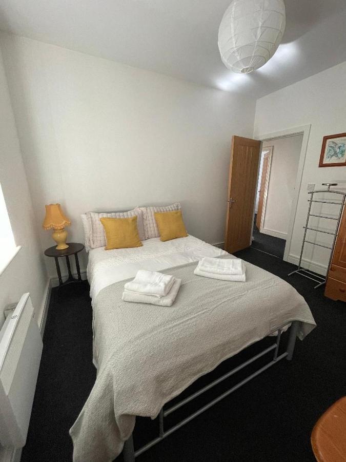 2 Bedroom Apartment In Киддерминстер Экстерьер фото
